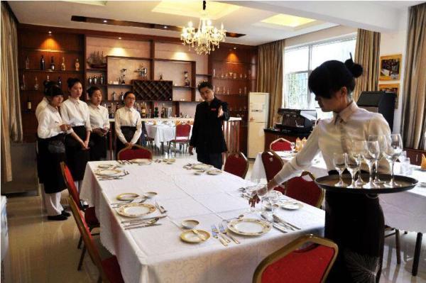 酒店管理專業(yè)讀研，餐飲服務(wù)方向性價(jià)比幾何？